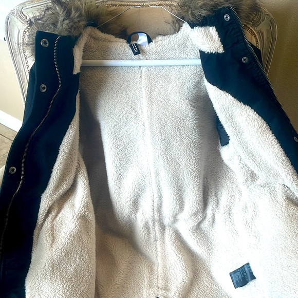 Womans Jacket - Picture 4 of 5